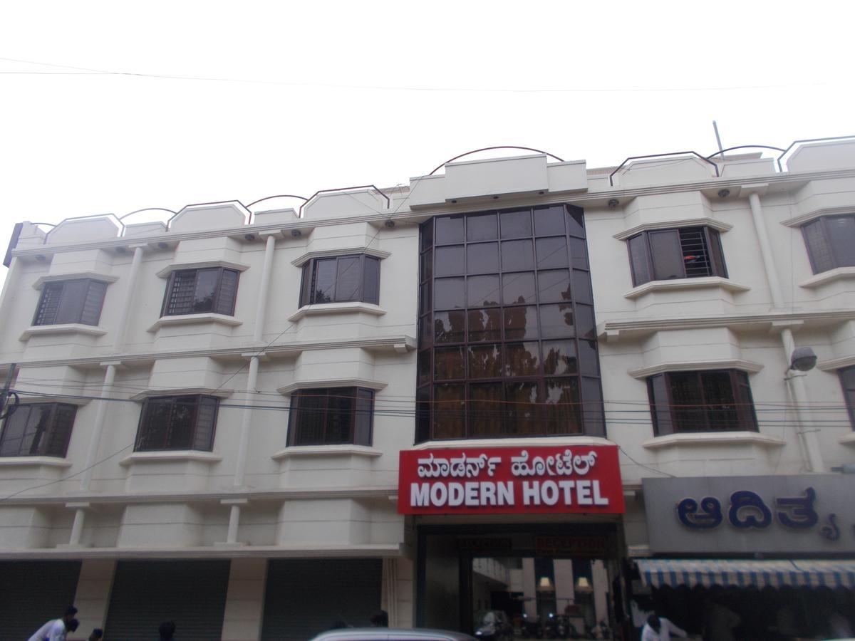 Modern Hotel Bangalore Esterno foto