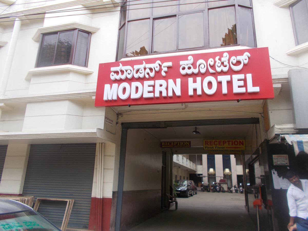 Modern Hotel Bangalore Esterno foto