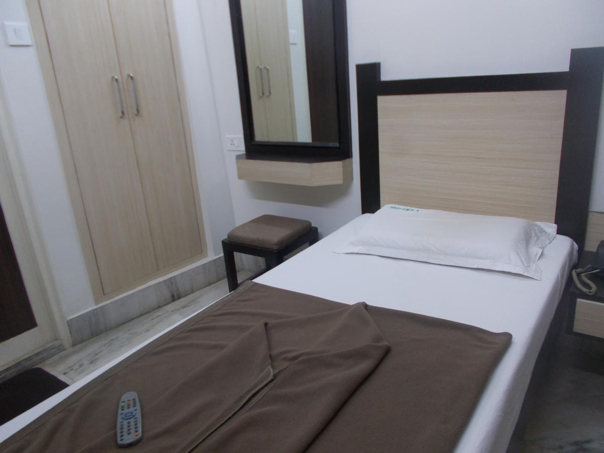 Modern Hotel Bangalore Esterno foto