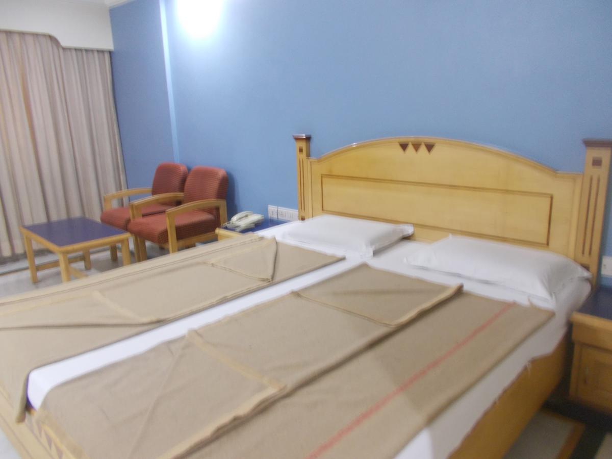Modern Hotel Bangalore Esterno foto