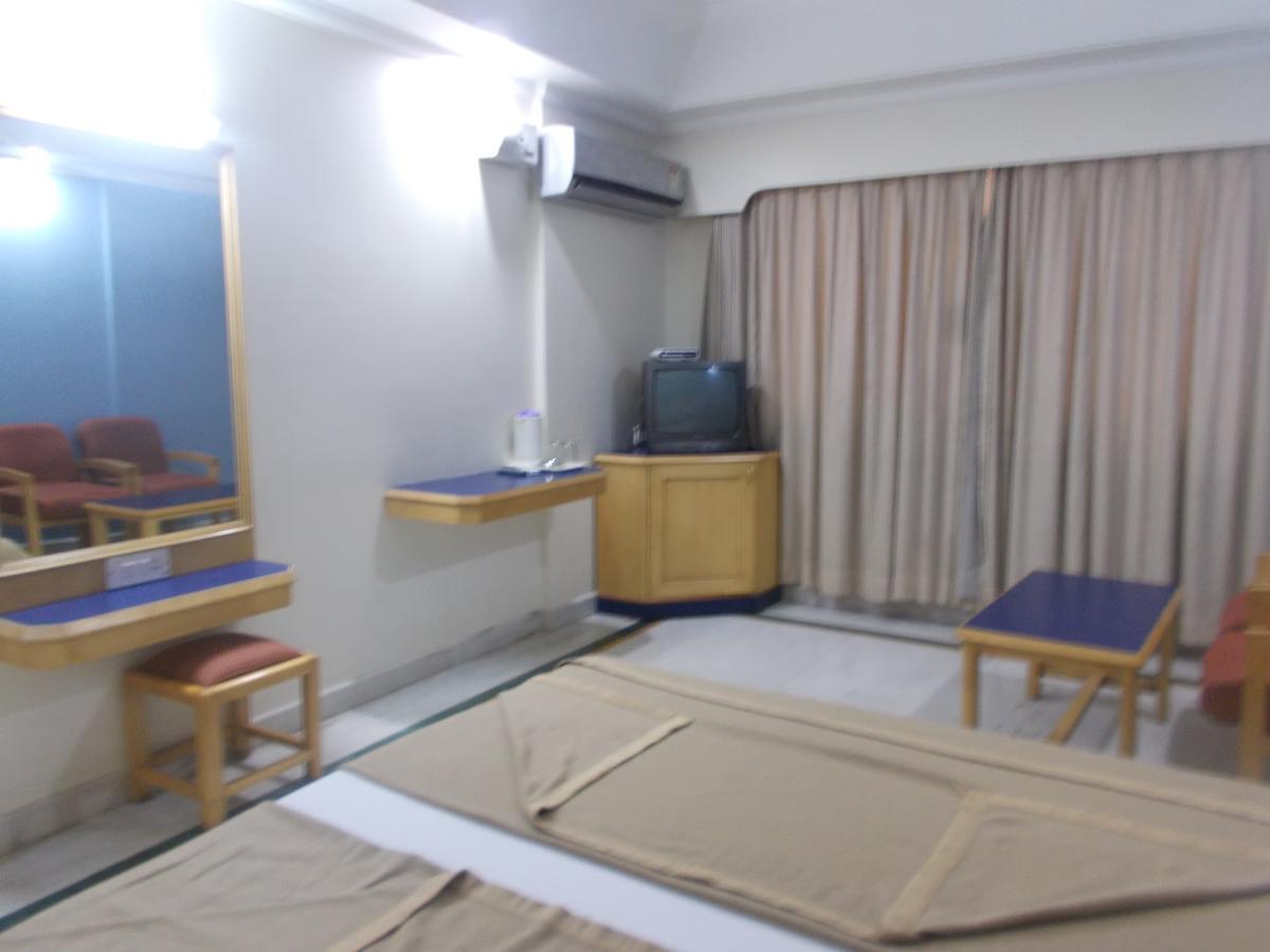 Modern Hotel Bangalore Esterno foto