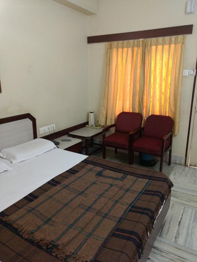 Modern Hotel Bangalore Esterno foto