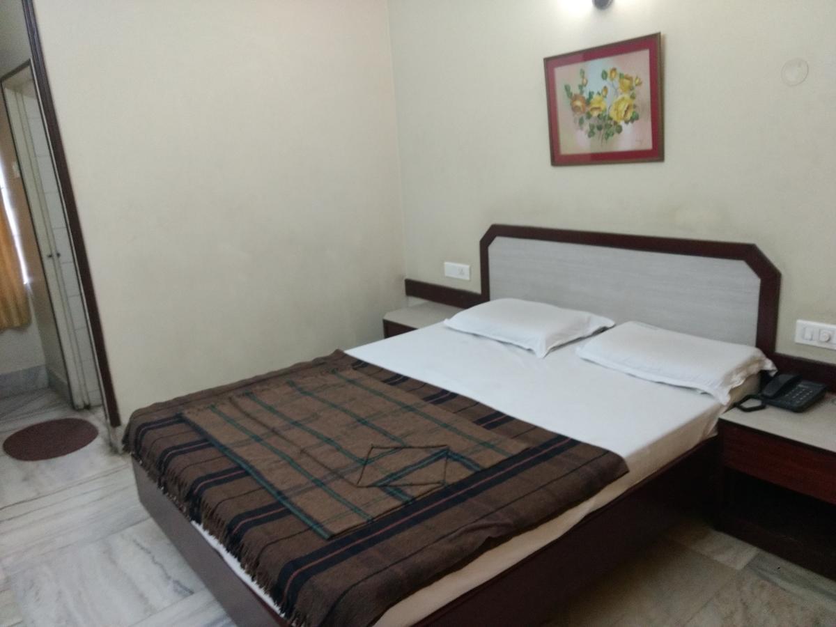 Modern Hotel Bangalore Esterno foto