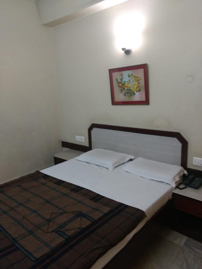Modern Hotel Bangalore Esterno foto